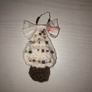 A white Christmas Ornament tree